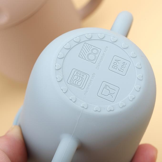 Los 2021 de los niños portátiles del nuevos diseño niños orgánicos y reutilizables que entrenan a la taza de Straw And Handle Silicone Water para el bebé