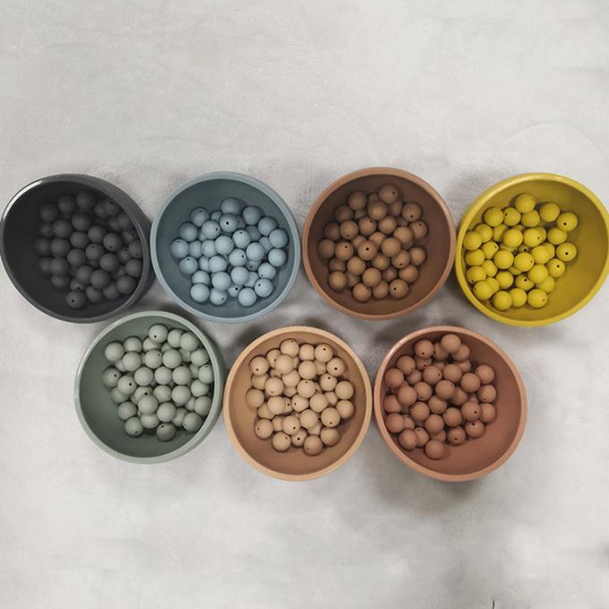 Nuevas gotas al por mayor del silicón del color alrededor de las gotas formadas el echar los dientes para el bebé
